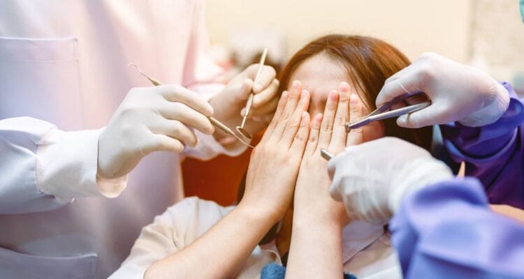Frica de dentist dentofobia Art White Dental Clinic Ploiesti