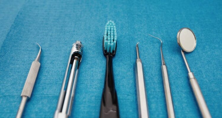 Detartraj dentar Art White Dental Clinic Ploiesti https://artwhitedentalclinic.ro